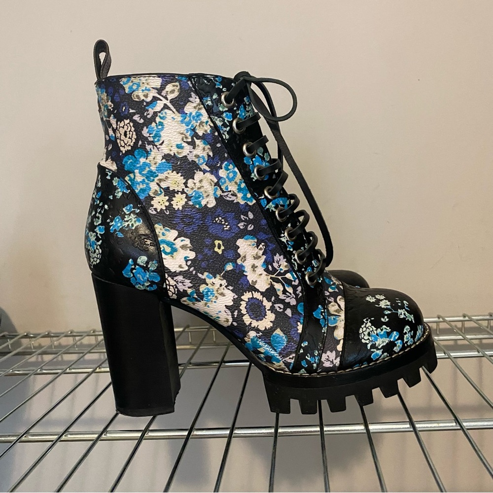 LOIUS VUITTON heels boots